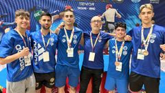 Los deportistas del club nois, con su entrenador, en La Nuca.