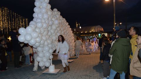 Cientos de personas acudieron a la cabalgata de Reyes