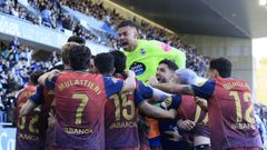 Los jugadores del Deportivo festejan la victoria a domicilio frente a la Real Sociedad B