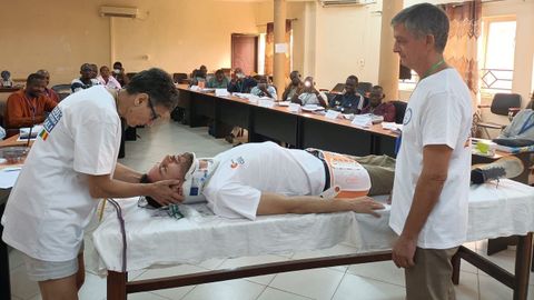 La neurocirujana Ana Pastor durante uno de los cursos formativos para mdicos en Mali, pas en el que se encuentra en misin de cooperacin 