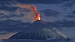 El volcn Klyuchevskoy segua ayer expulsando lava y ceniza