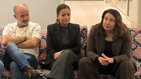 Basilio Otero, presidente de las cofrad&iacute;as espa&ntilde;olas; Marta Villaverde, conselleira de Mar; y Carmen Crespo, eurodiputada del PP y presidenta de la Comisi&oacute;n de Pesca, en Bruselas, esperando los resultados de las negociaciones de las cuotas de pesca del 2026