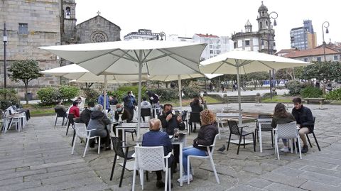 Terrazas llenas en la zona vieja de Pontevedra