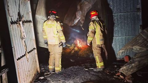 Estado del alpendre incendiado en Chaven, Chandrexa de Queixa.