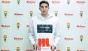 Real Oviedo Edgar mejor jugador premio.Edgar Gonz�lez, con el premio a mejor jugador del mes de noviembre