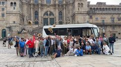 As� celebraban su llegada al Obradoiro los participantes de la X Ruta de Autocaravanas Camino de Santiago