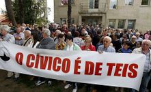 Imagen de una de las movilizaciones de protesta celebradas en Teis por la expulsin de la entidad decidida por el alcalde. 