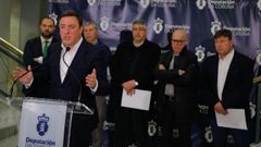 El presidente de la Diputaci�n de A Coru�a, Valent�n Gonz�lez Formoso, tras la reuni�n con el sector de la pesca del cerco y artes menores afectados por el par�n biol�gico