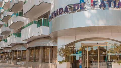 Fachada del hotel que sufri&oacute; un incendio en la madrugada del lunes.