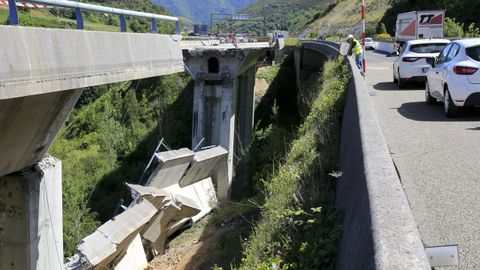 Las obras del puente haban sido declaradas de emergencia.