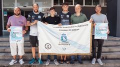 Su�rez, Silva, P�rez Barral, Vizcaya, Mari�o de Bricio y Vidal, en la presentaci�n de la bandera.