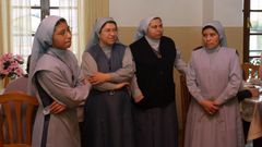 Imagen de a�os atr�s de las religiosas de Guatemala, de la congregaci�n Marta y Mar�a al poco de su llegada a Ribadeo.