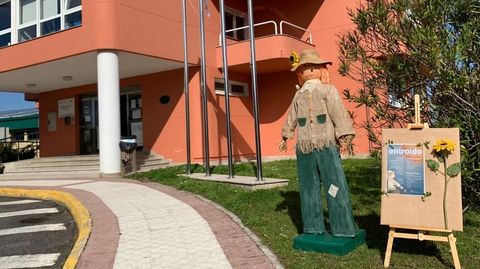 El meco de Cabana, delante del consistorio