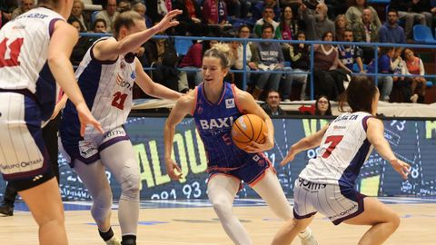 Erjavec en una accin del partido entre el Baxi Ferrol y el Gernika.