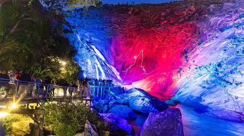 Espect�culo nocturno en la cascada de O �zaro, este pasado julio 
