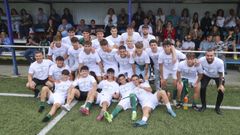 Celebración del ascenso en el campo de O Pote