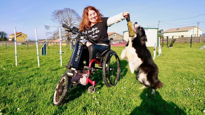 Menchu con Fada, durante un entrenamiento en el circuito de obst&aacute;culos de Lobos de Nara&iacute;o, en San Mateo (Nar&oacute;n)
