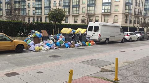 Basura amontonada en A Coru�a durante el conflicto del servicio de limpieza