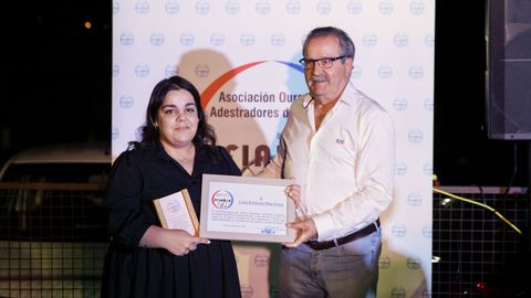 Todas las imágenes de la fiesta de fin de curso de Afiador.Sandra García recogió los premios para el Centro de Deportes Barco y su entrenador Lino Estévez, de manos de Jorge Gómez Barril
