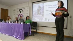 Ribeira dedica el 8M a las deportistas y abri� los actos este jueves con una mesa redonda que reuni� a las deportistas Sabela Pensado y Gloria Lij�, a la investigadora Ana Bel�n Crujeiras, a la alcaldesa, Mar�a Sampedro, y a Ana Barreiro, concejala de Igualdade.