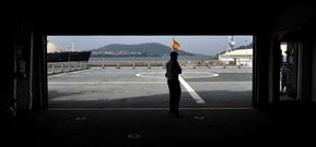 Vista de la cubierta de vuelo del �Cantabria� tomada desde el interior del buque. 