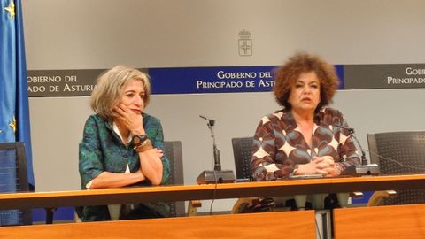 La directora general de Infancia y Familias, Bel�n Barrero, y la consejera de Derechos Sociales y Bienestar, Marta del Arco, en rueda de prensa