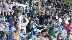 Afici�n del Racing animando en A Malata