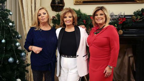 Mar�a Teresa Campos con sus hijas, Carmen y Terelu.