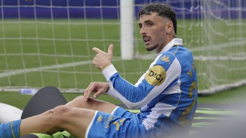 Ximo Navarro, tras lesionarse en el partido contra el Almera en Riazor