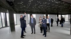 El vicepresidente de la Xunta, Alfonso Rueda, y el rector de la Universidade de Vigo, Pachi Reigosa, este viernes, durante la visita a las obras del edificio de Benito Corbal