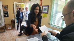 Katy Varela, en el momento en que deposit� su voto en las elecciones municipales del 2019
