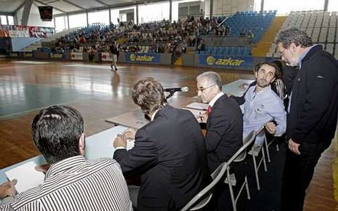 Los accionistas aprobaron la conversi�n y aclamaron a la junta directiva en la Asamblea.