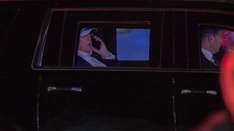 La caravana presidencial de Donald Trump regresa a la Casa Blanca en Washington, D.C., pocas horas antes de su 80 cumplea�os, el 14 de junio. 