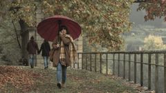 Inma Cuesta, en el paseo fluvial del R�o Avia, en Ribadavia.