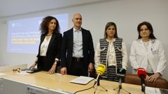 Concepcin Abells, directora de enfermera; Jos Flores, gerente del rea sanitaria de Pontevedra y O Salns; Mara Encarnacin Lucas, directora de atencin hospitalaria; y Beln Snchez, coordinadora de admisin, este viernes, en el Provincial