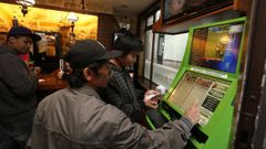 M�quina de apuestas deportivas en una cafeter�a de Viveiro