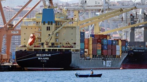 El portacontenedores Red Cedar amarrado en la terminal de contenedores esta semana.