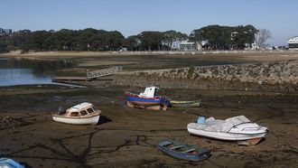 Zona prevista para el atraque en Santa Cristina, en el diqueque hay al final de la playa del Lazareto