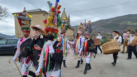 El folin de Mormentelos en el desfile de Vilario de Conso