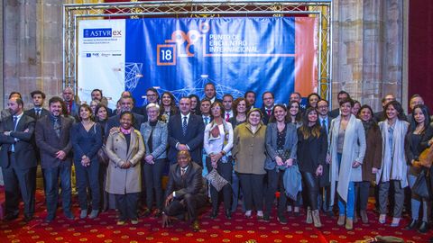Equipo de Asturex con el Consejero de Empleo, Industria y Turismo, Isaac Pola; vicepresidente de FADE, Constantino Mart�nez; y la directora general de Asturex, Teresa Vig�n
