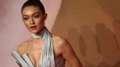 Gigi Hadid se desnuda para Versace