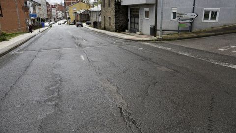 En Becerre, cruce con la carretera de Sarria