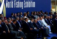 <span lang= es-es >Hasta 45 ministros de Pesca en el 2003</span>. La World Fishing del 2003 fue la edici�n de mayor calado pol�tico, con la presencia de 45 ministros y la participaci�n de 800 empresas de 70 pa�ses.