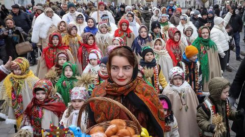 Celebraci�n infantil de la Navidad en Le�polis, el oasis de paz en Ucrania.