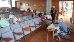 Ant�n Iglesias recibi� en el Concello a representantes de la plataforma