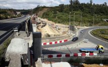 Las restricciones nocturnas al tr�fico afectan a la AP-9 en la conexi�n hacia Ourense. 