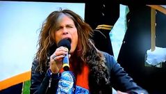 Steven Tyler canta el himno de Estados Unidos
