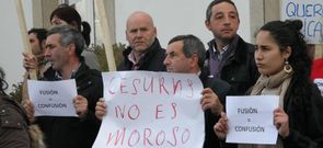 cesuras.Protesta de los vecinos de Cesuras contra la fusi�n con Oza
