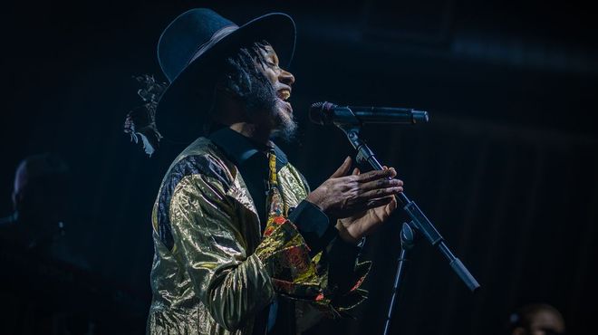 Fantastic Negrito durante una de sus actuaciones