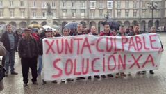 Los mariscadores de O Burgo protestan en Mar�a Pita